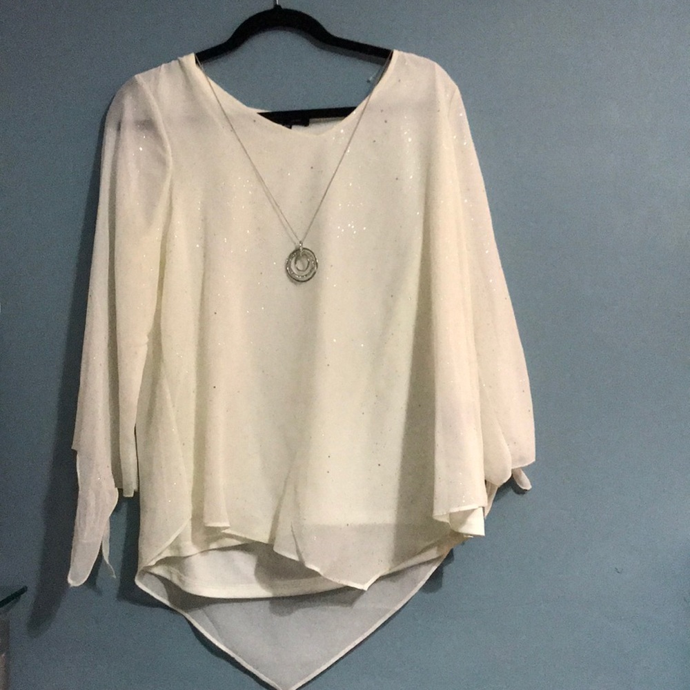 🆕NWOT TOP WITH REMOVABLE NECKLACE